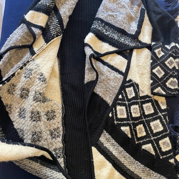 Vince Blanket Sweather - Picture 2 of 4